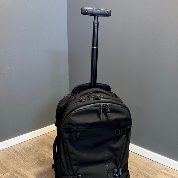 Eagle Creek Caldera 37L Convertible International Carry-On Bag - Picture 4 of 16